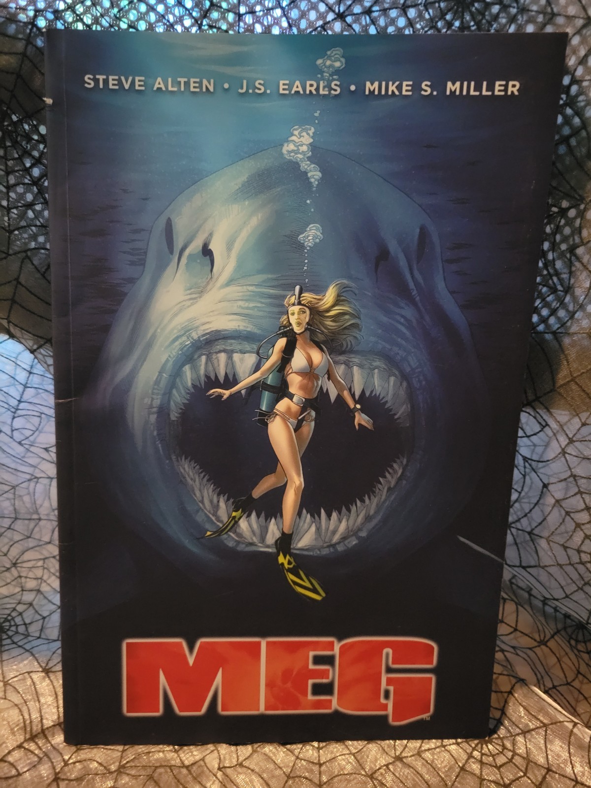 The Meg Graphic Novel Steve Alten Rare TPB Comic Book Megalodon 2019 BLACKLIST