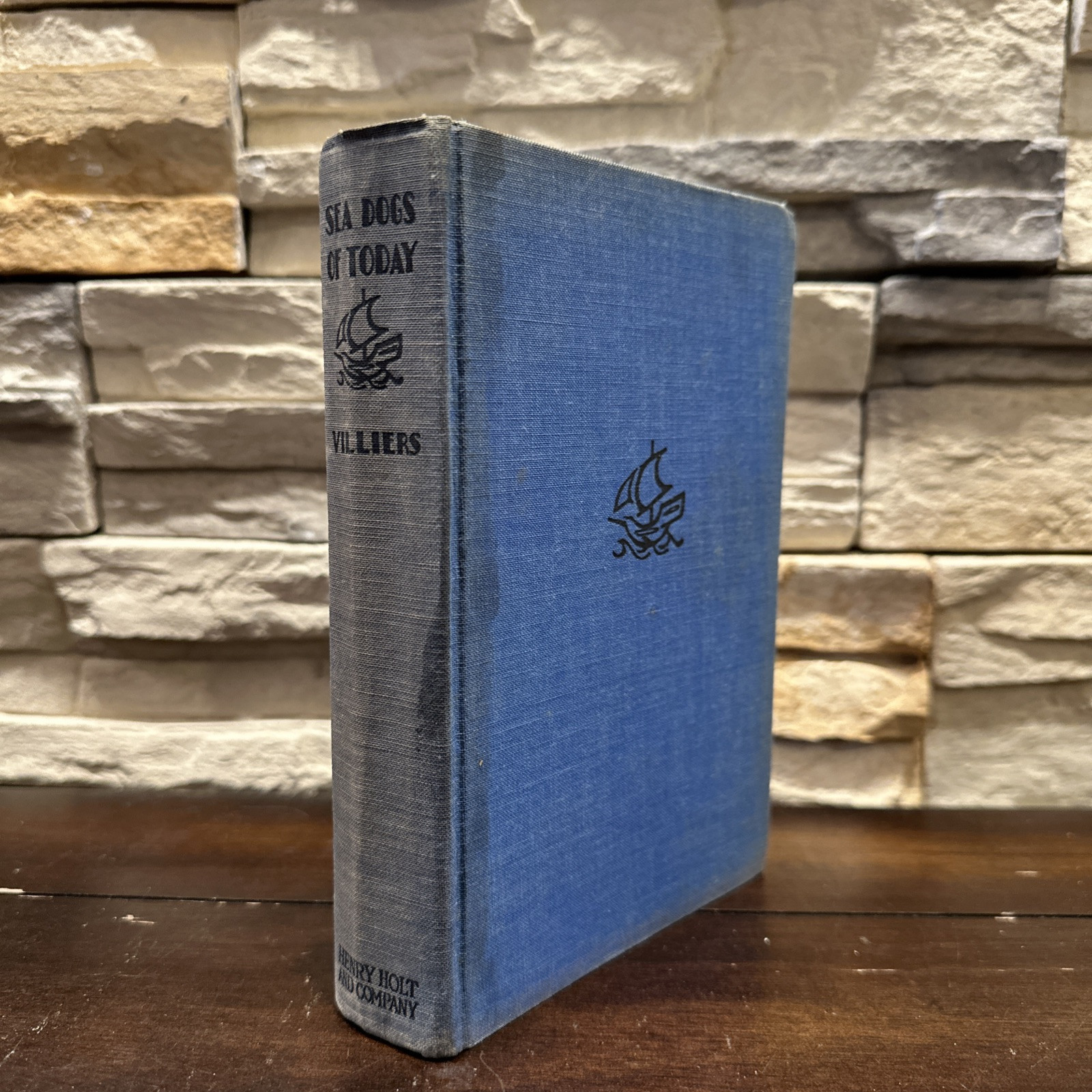 Sea Dogs Of To-Day By A. J. Villiers Henry Holt And Company 1931 First Printing