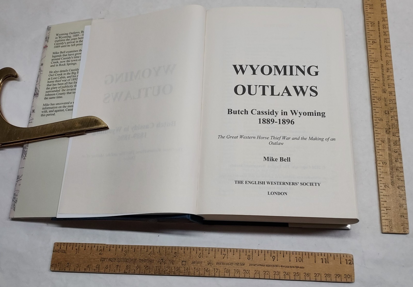 WYOMING OUTLAWS – Butch Cassidy in Wyoming 1889-1896 – Mike Bell – hb BOOK w/dj