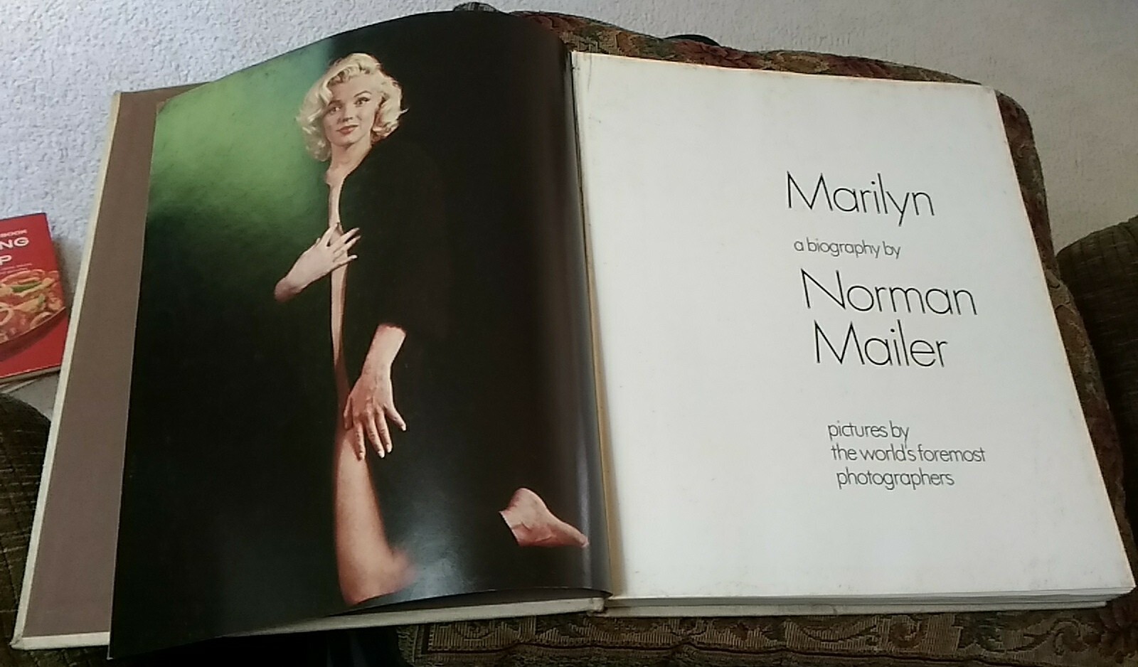 Marilyn : A 1973 Biography by Norman Mailer Hardcover Hollywood Glamour Photos