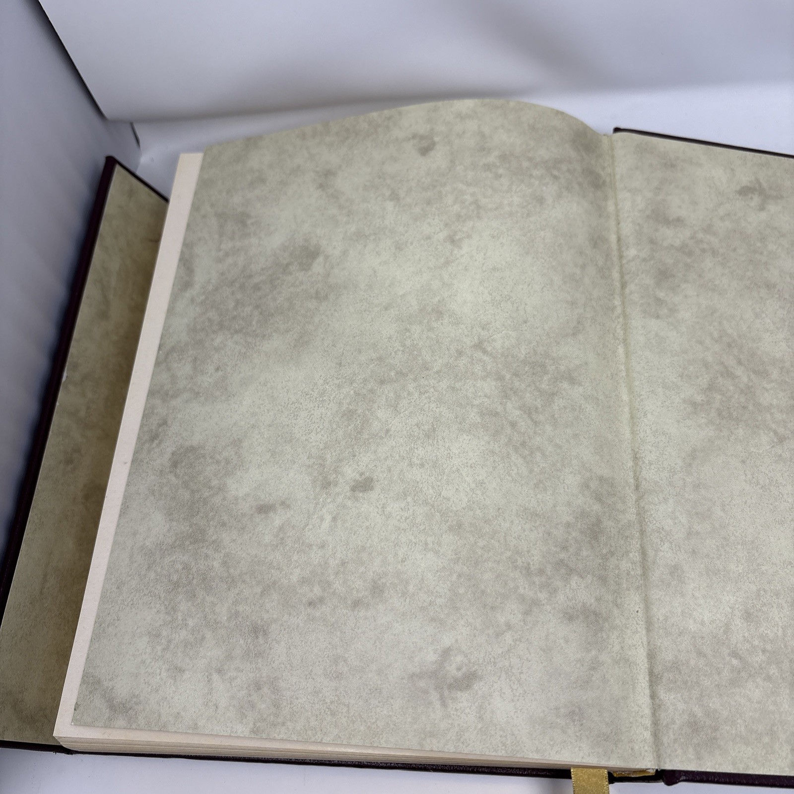 Vintage Holy Bible Illuminated Family Edition Full Color Lionheart Gold Gilted