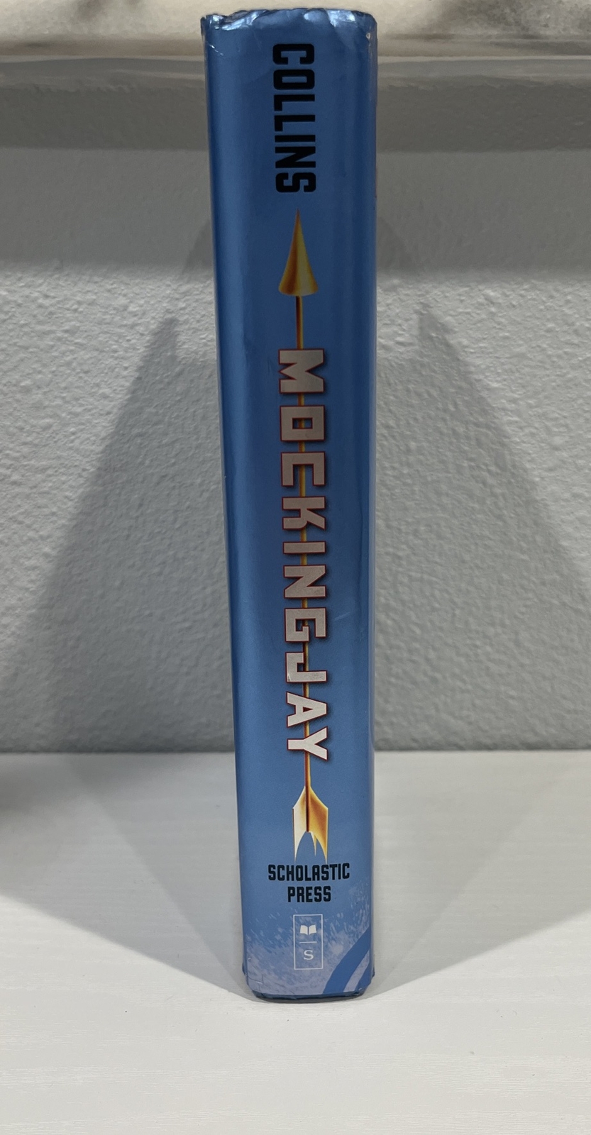 Mockingjay (The Hunger Games) – Hardcover By Suzanne Collins – GOOD