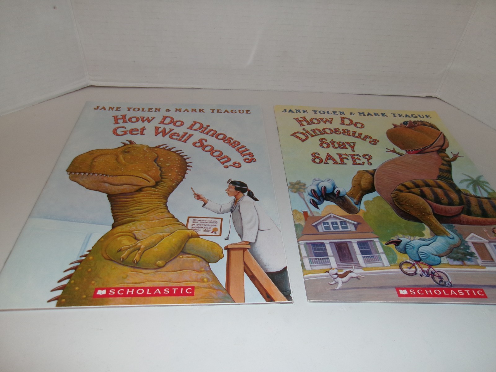 pack of 6 Books of How Do Dinosaurs say I love you by Jane Yolen & Mark Teague