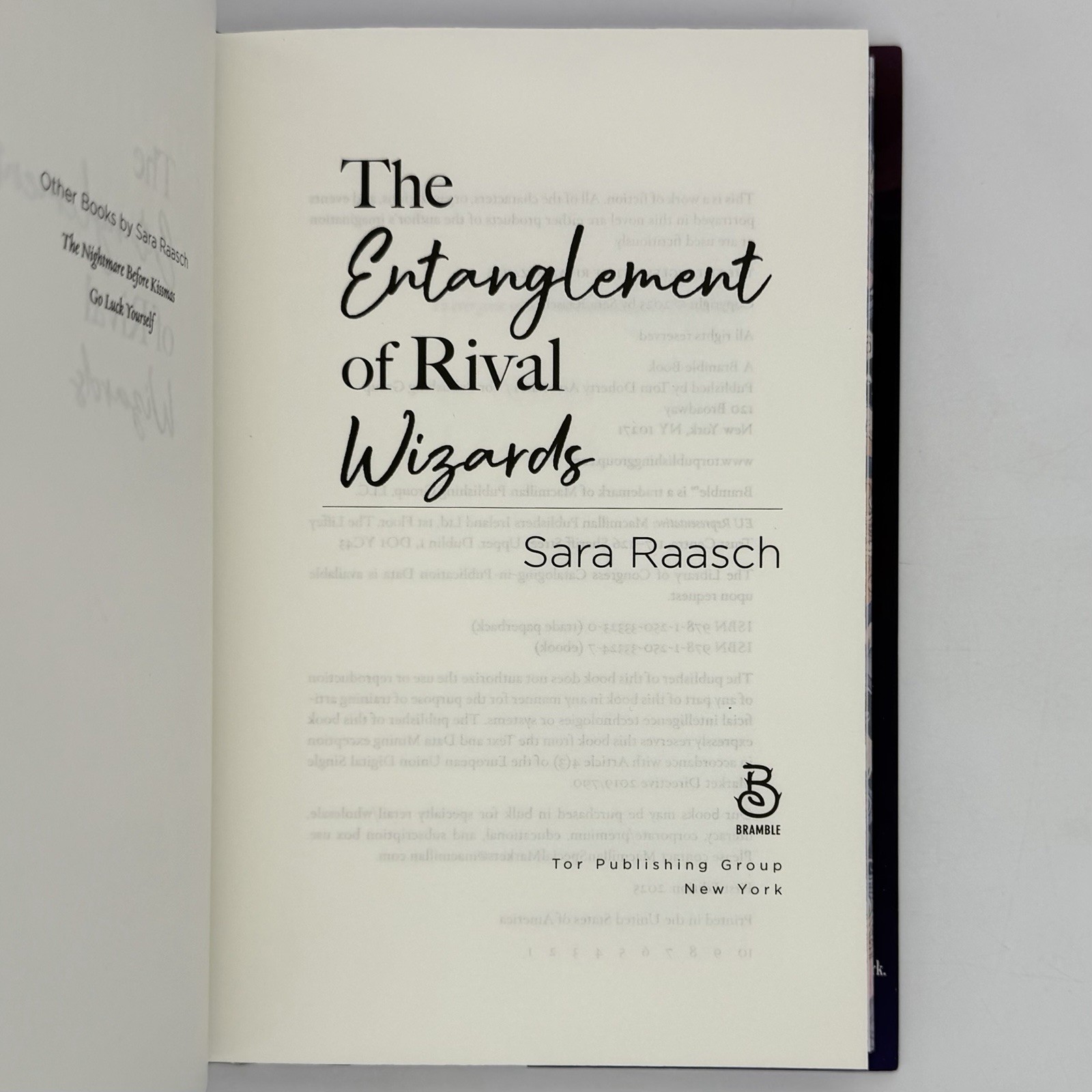 *Signed Fae Crate ed.* The Entanglement of Rival Wizards – Sara Raasch (2025 HC)