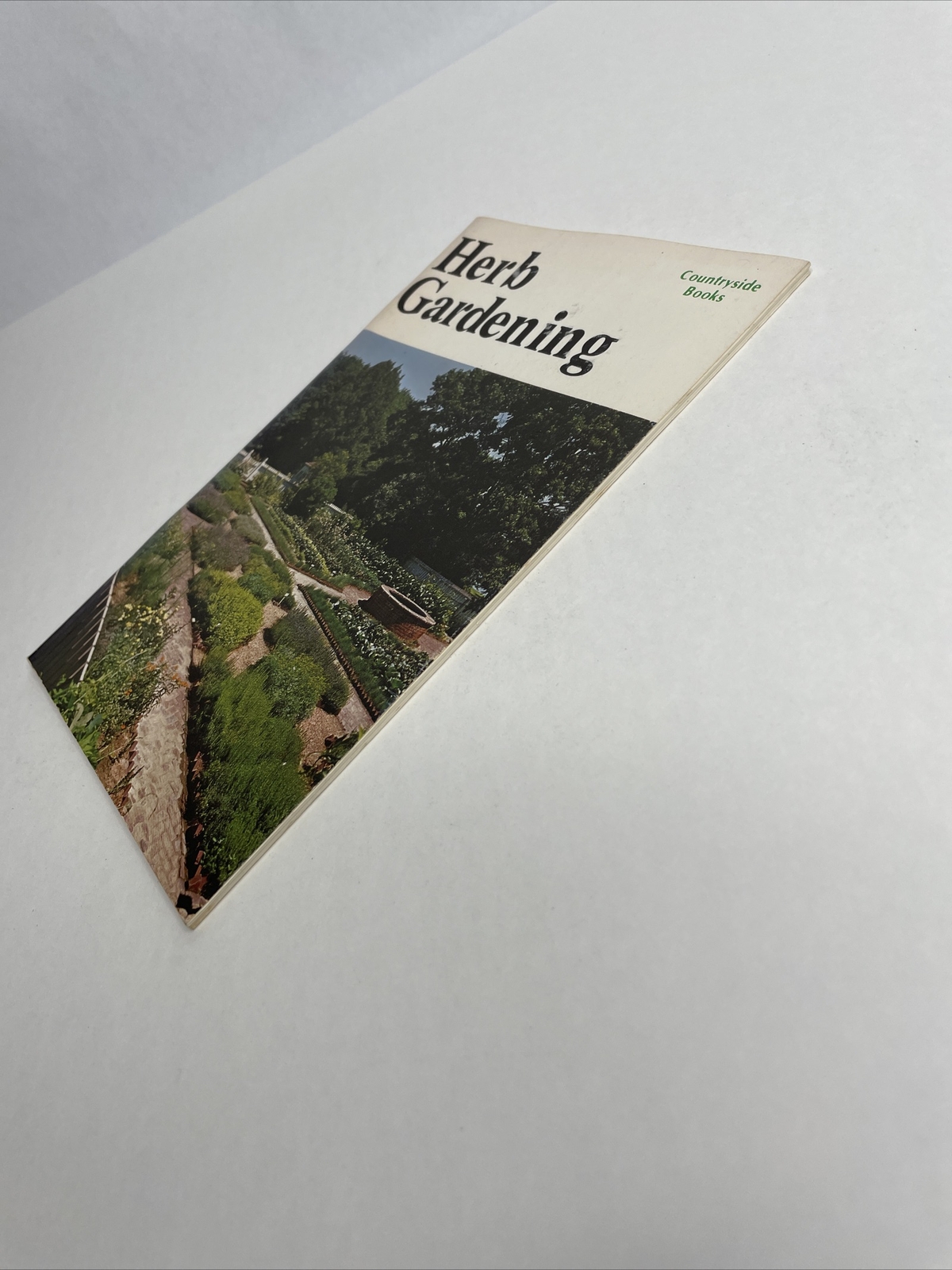 Countryside Books – Herb Gardening – 1976 Booklet