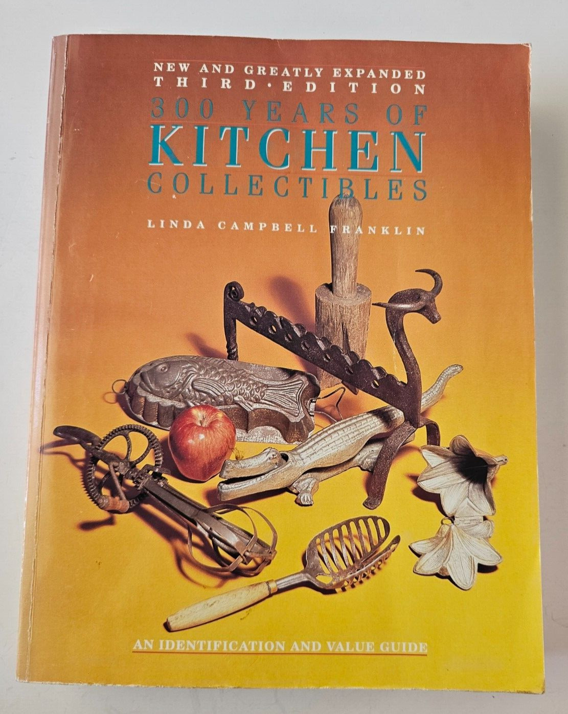 300 Years of Kitchen Collectibles by Linda Campbell Franklin 1991 Softcover