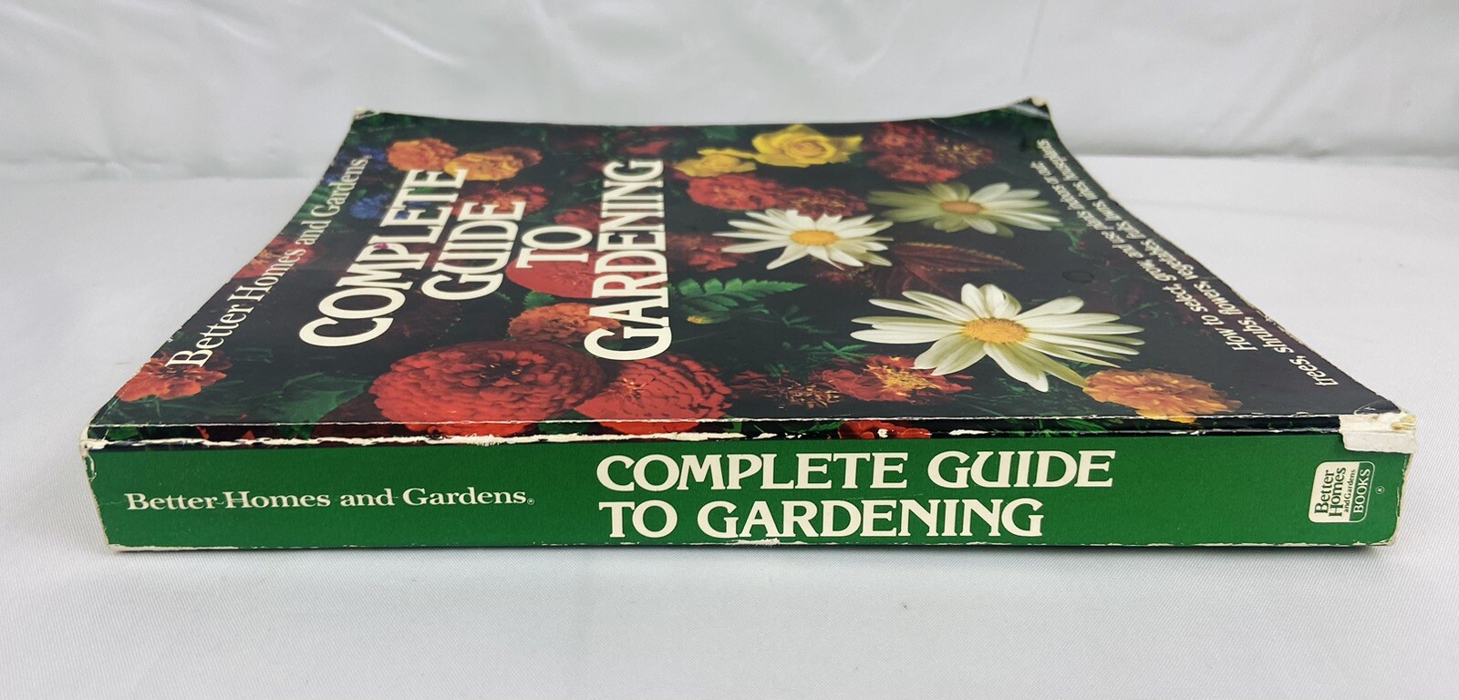 Vintage 1979 Better Homes and Gardens Complete Guide to Gardening Book 552 Pages
