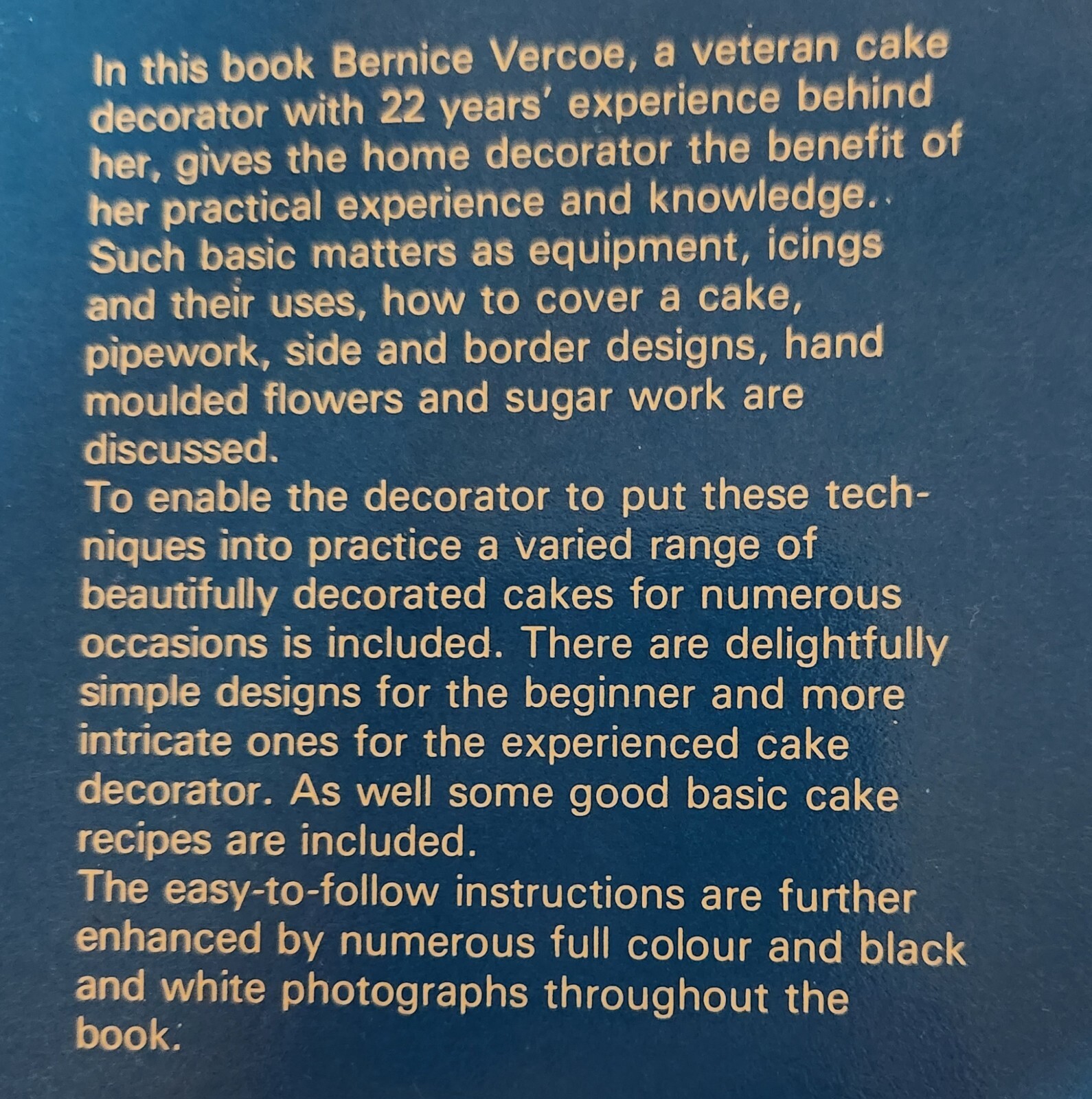DISCOVERING CAKE DECORATING By Bernice Vercoe – Hardcover 1974 136 pages