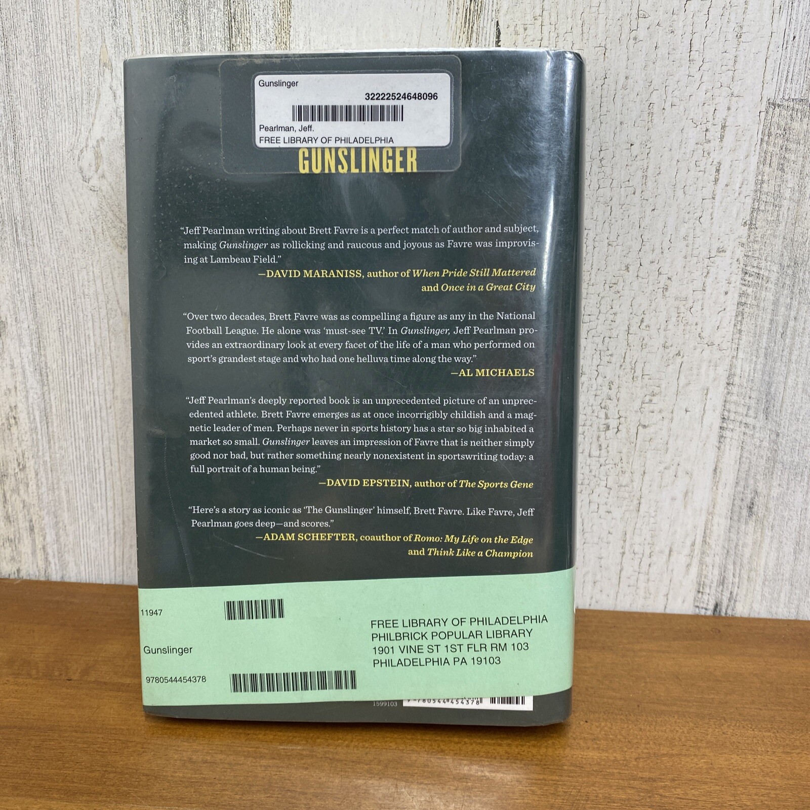 Brett Favre “Gunslinger” hard cover book 2016 / 383 pages /