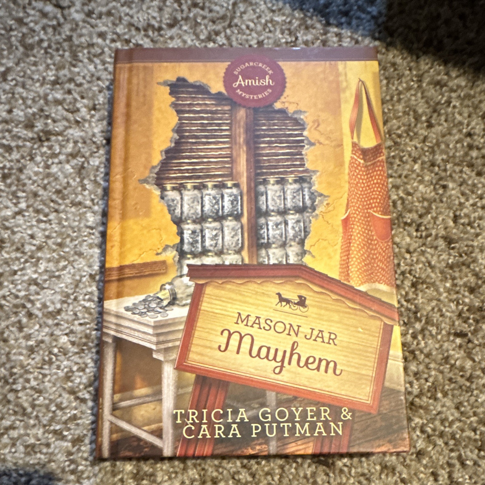Guideposts Mason Jar Mayhem (Sugarcreek Amish Mysteries) HC Goyer Putman
