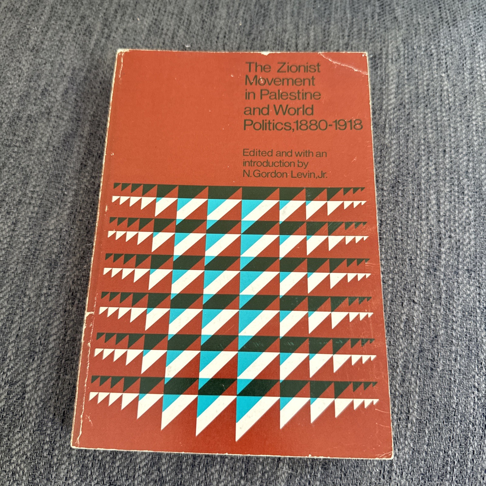 The Zionist Movement in Palestine and World Politics N. Gordon Levin PB
