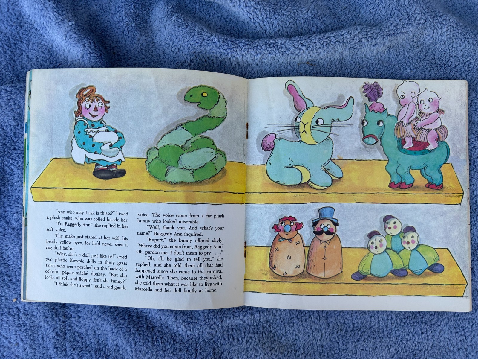 1977 GOLDEN LOOK-LOOK BOOK $1.25 – RAGGEDY ANN AT THE CARNIVAL – NO MARKS