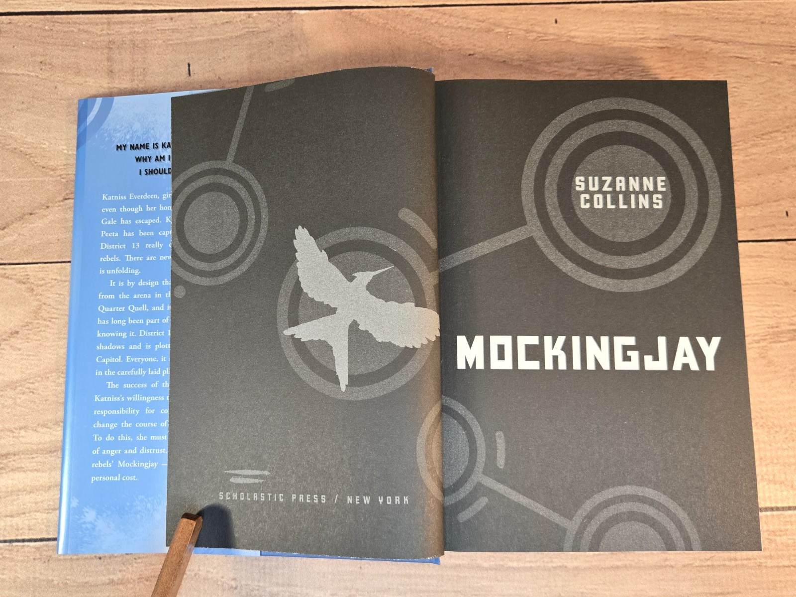 Mockingjay (Final Hunger Games) By Suzanne Collins 1st ED. 2010 Hardcover Book