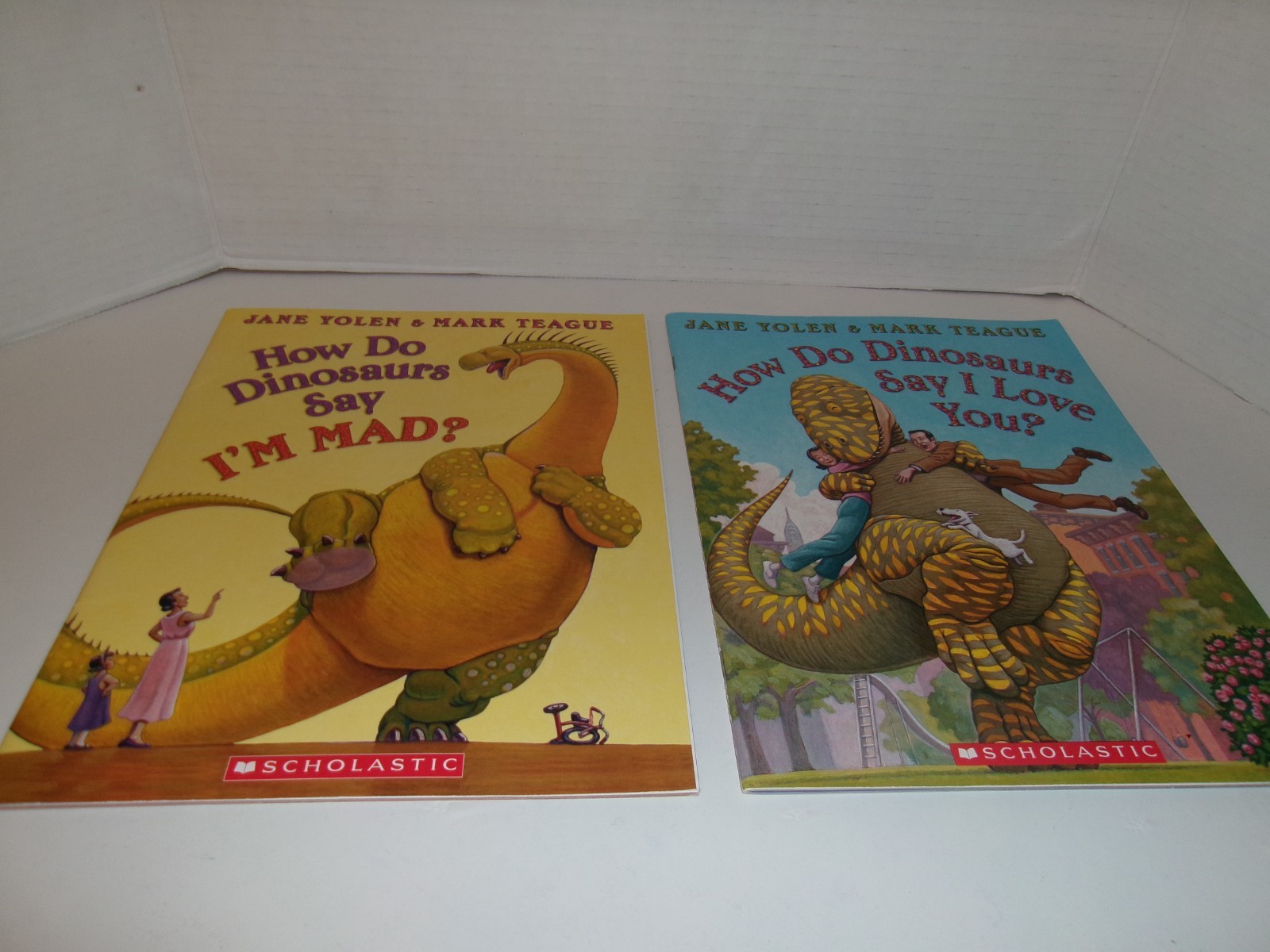 pack of 6 Books of How Do Dinosaurs say I love you by Jane Yolen & Mark Teague