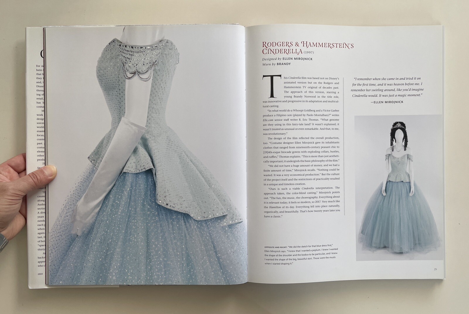 Disney Editions Deluxe Ser.: The Art of Disney Costuming : Heroes, Villains, and