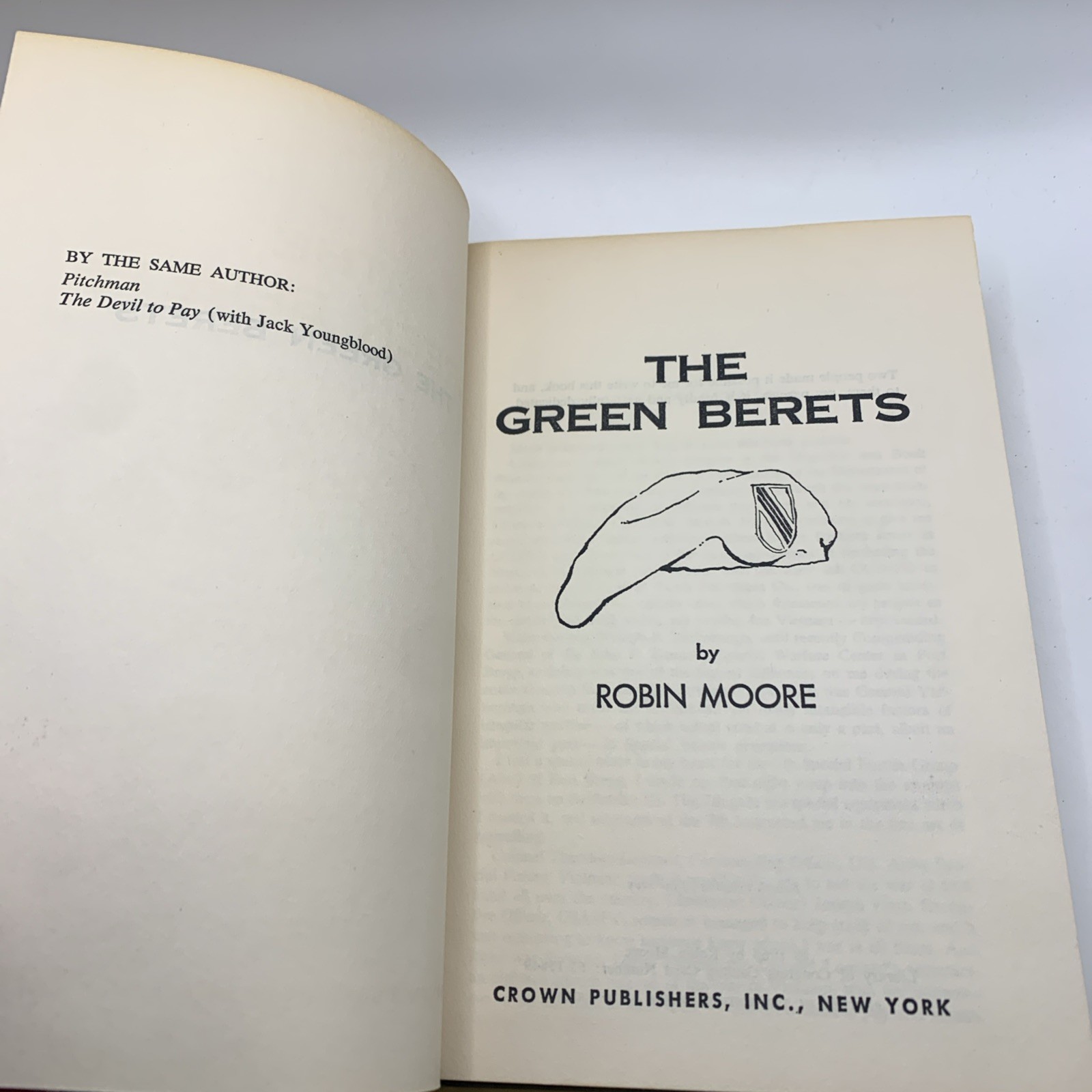 SIGNED THE GREEN BERETS-U.S. Army Special Forces-ROBIN MOORE 1965 1st/4th HC/DJ