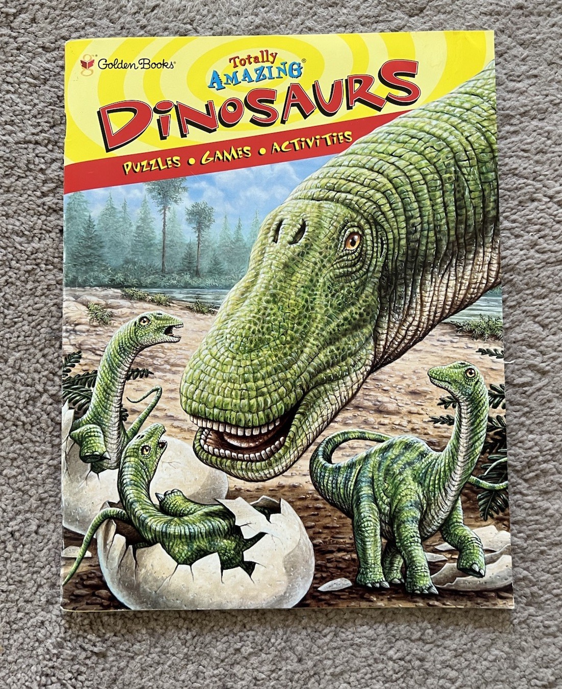 Golden Books TOTALLY AMAZING DINOSAURS FULL-COLOR ACTIVITIES PUZZLES GAMES 48 Pg