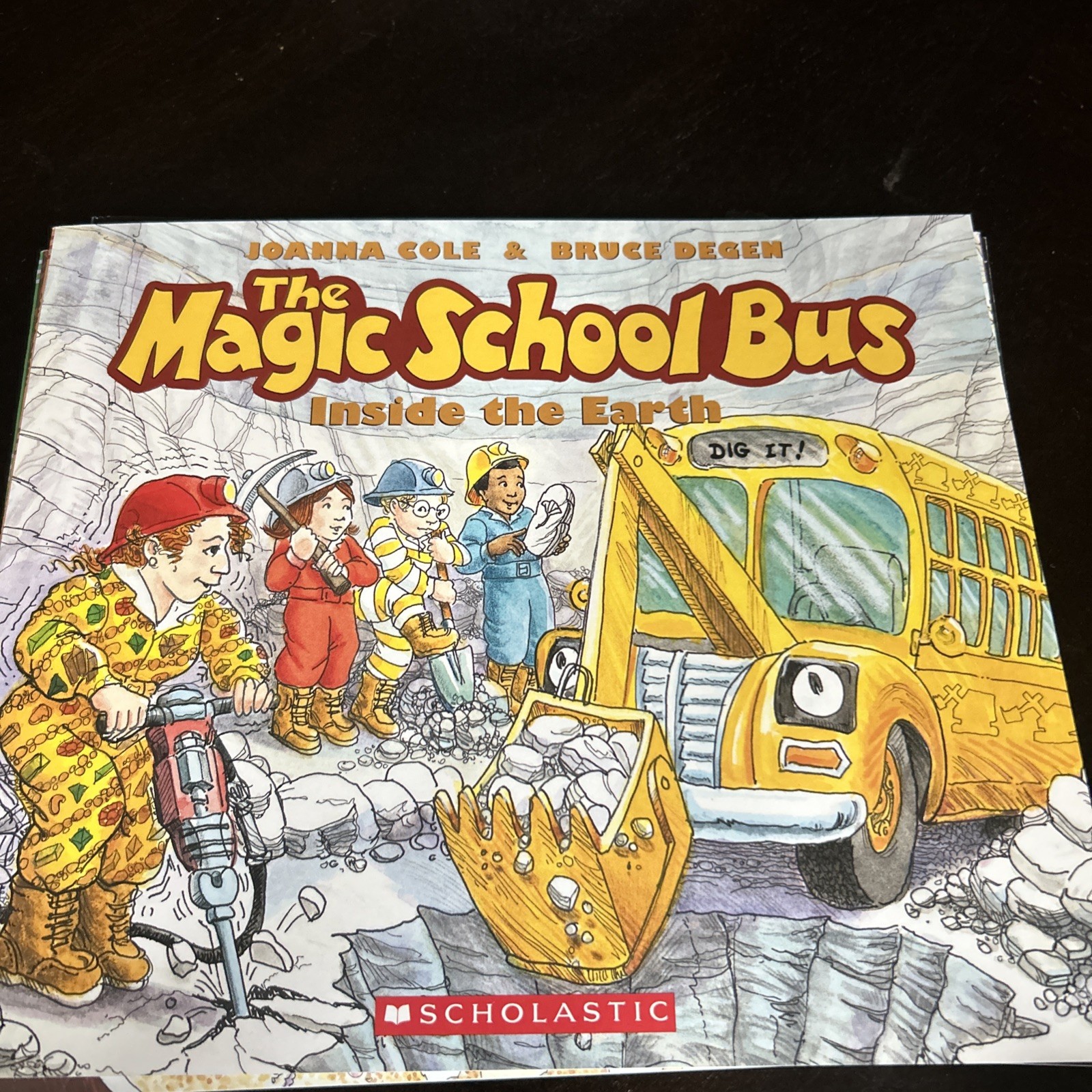 SCHOLASTIC The Magic School Bus Books Set Of 8 Books, Joanna Cole & Bruce Degen