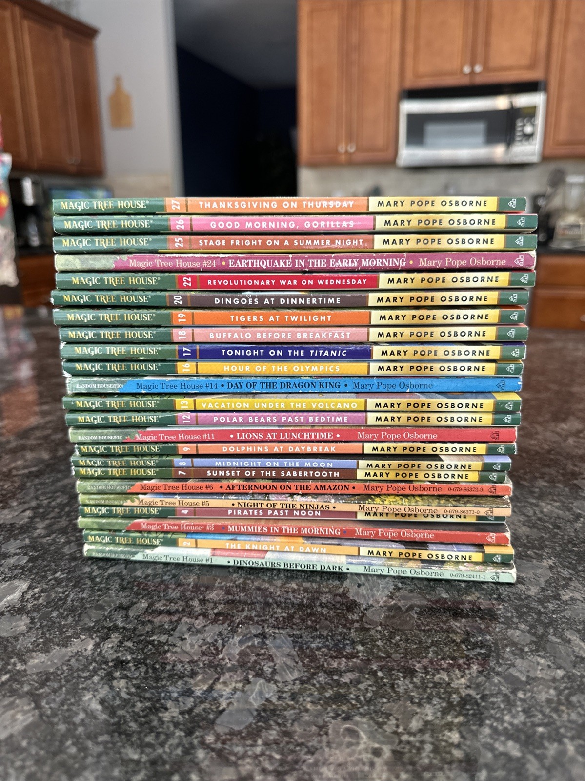 Lot of 23 Magic Tree House Series Paperbacks Osbourne 1-14, 16-20, 22, 24-27