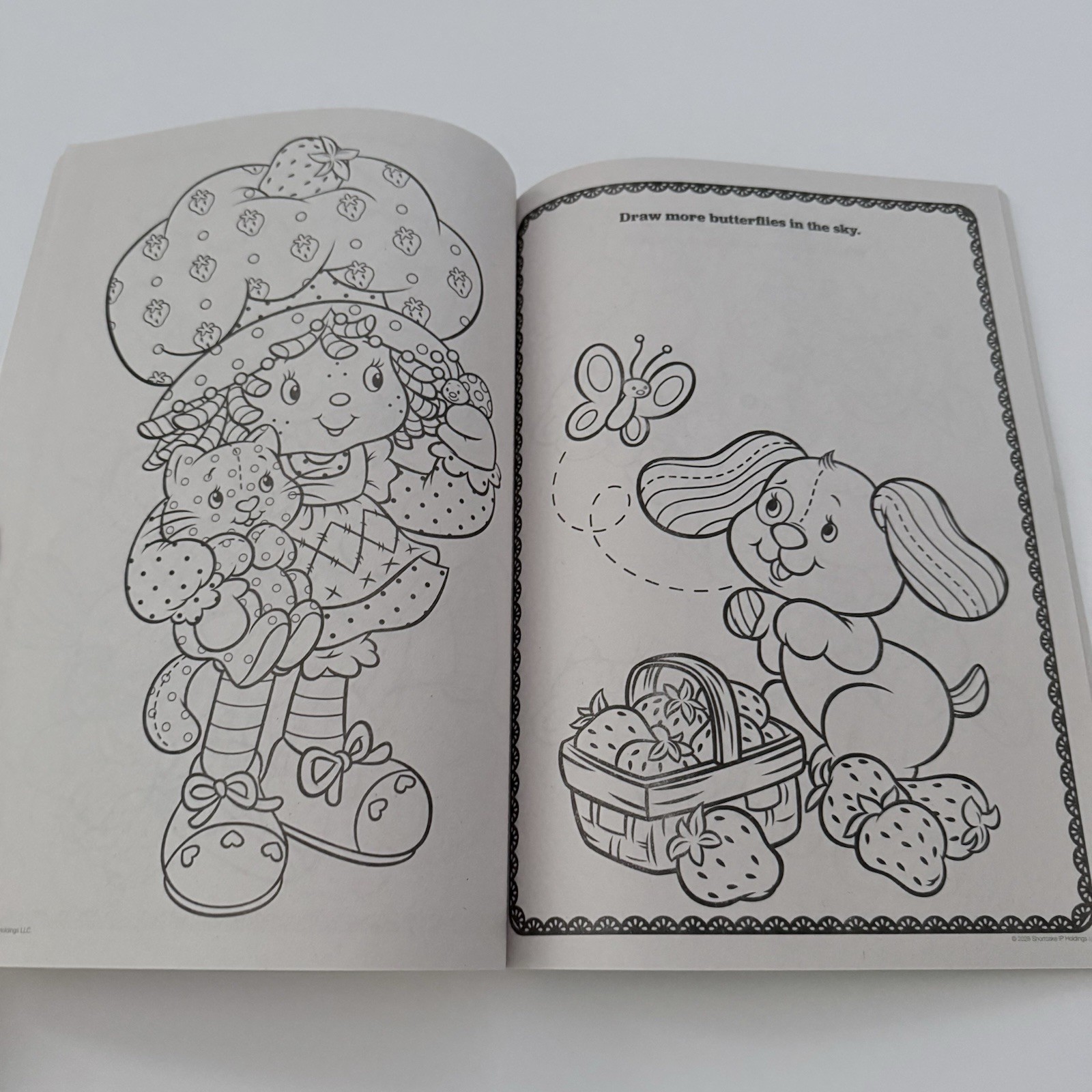 🍓THE WORLD of STRAWBERRY SHORTCAKE 🍓BERRY BESTIES Coloring & Activity Book