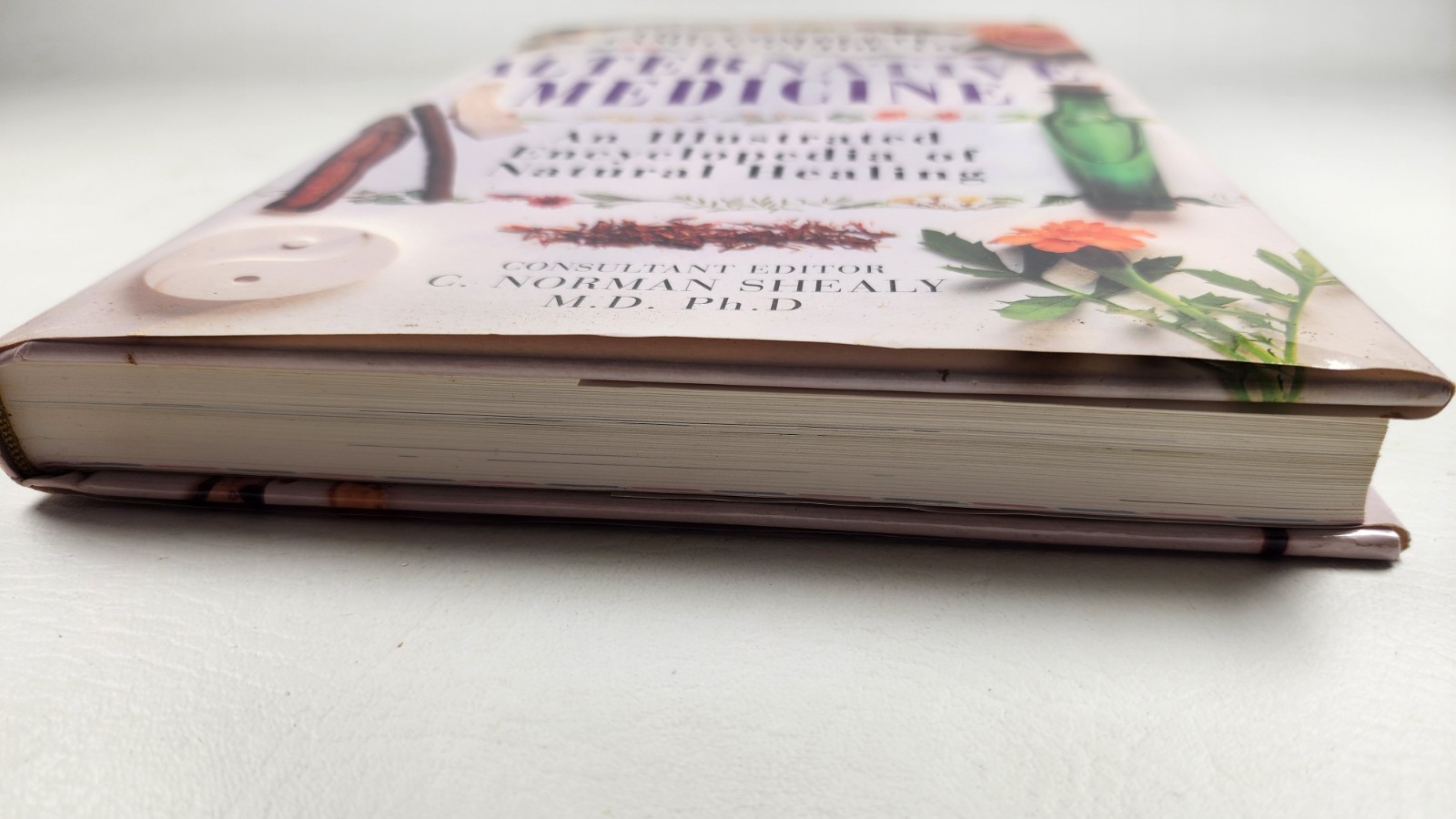 The Complete Family Guide to Alternative Medicine: Illustrated HC DJ 1996