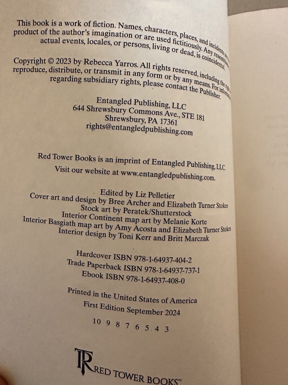 Fourth Wing Paperback – Rebecca Yarros