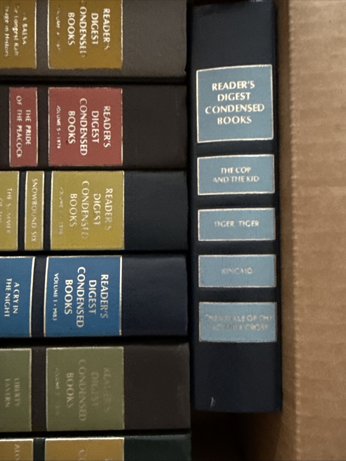 6 VINTAGE Readers Digest Condensed Books Colored Covers PLUS One Book Safe!