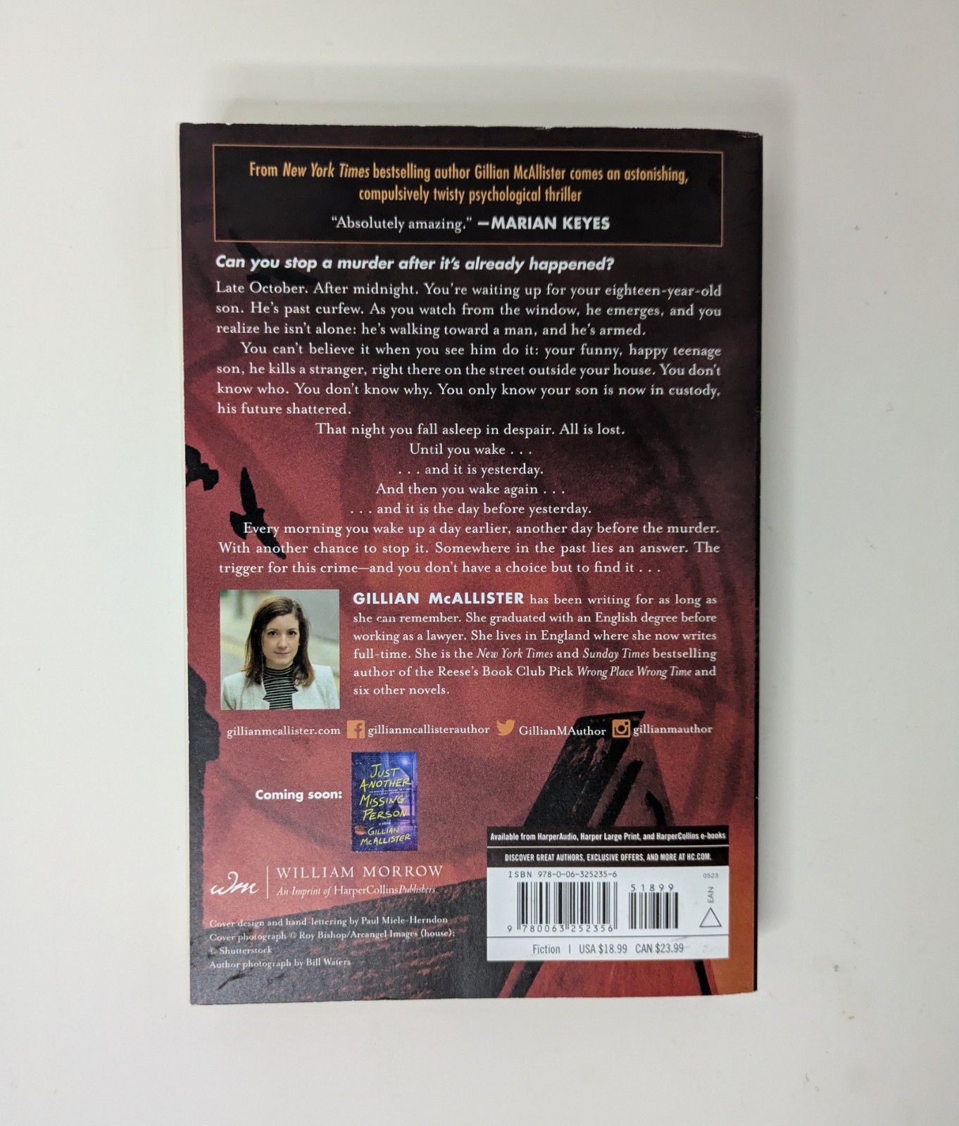 Wrong Place Wrong Time : A Novel by Gillian McAllister (2023, Trade Paperback)