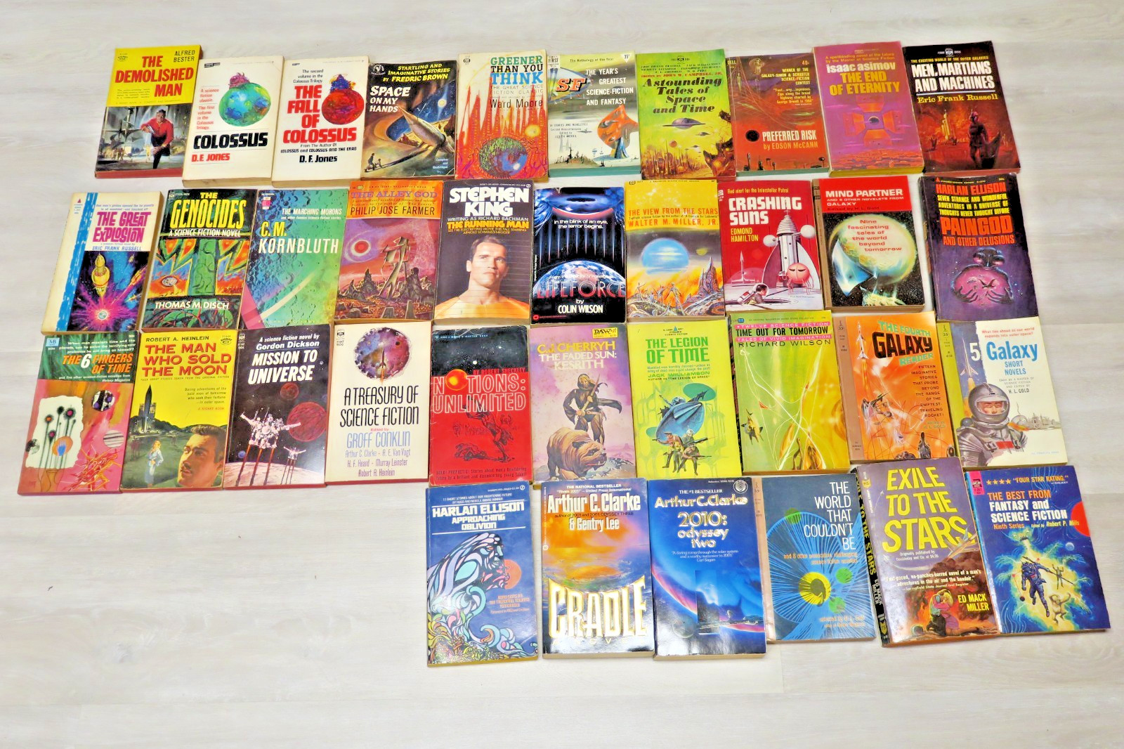 36 Vintage Sci-fi Fantasy Mystery UFO Paperbacks – Lot B