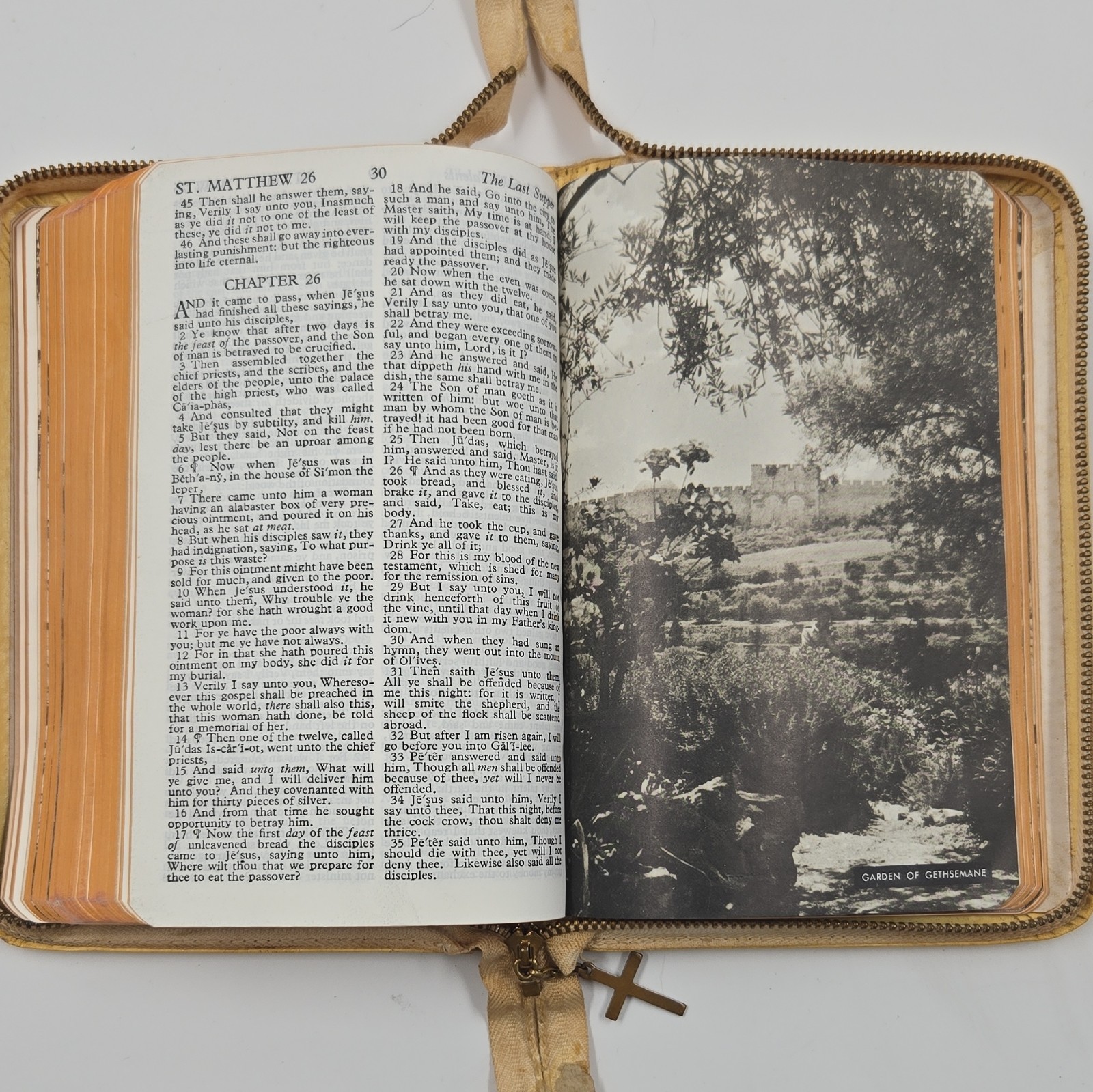 World Publishing Authorized King James The Holy Bible Self-Pronouncing Leather