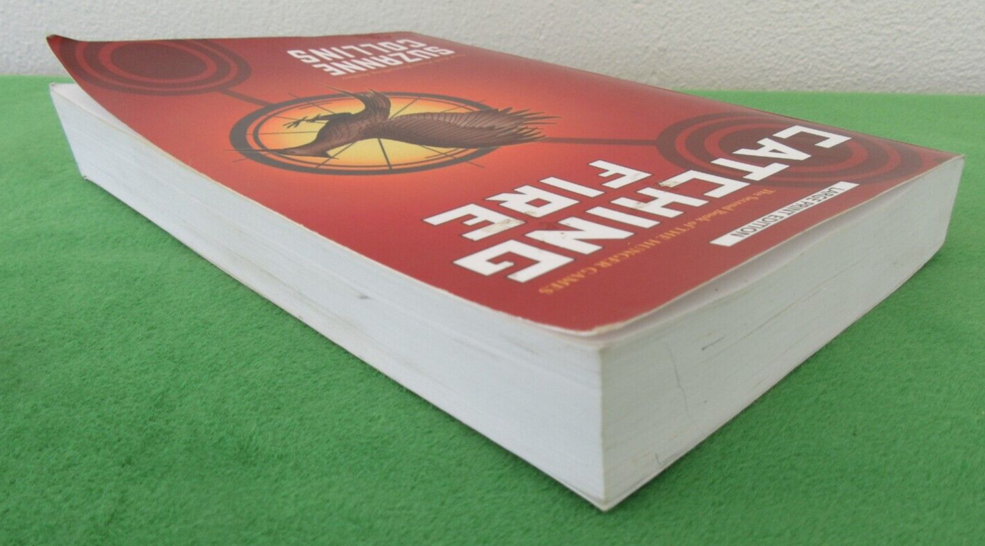 CATCHING FIRE BY SUZANNE COLLINS – #2 HUNGER GAMES; TRADE PB; LARGE PRINT; 2012