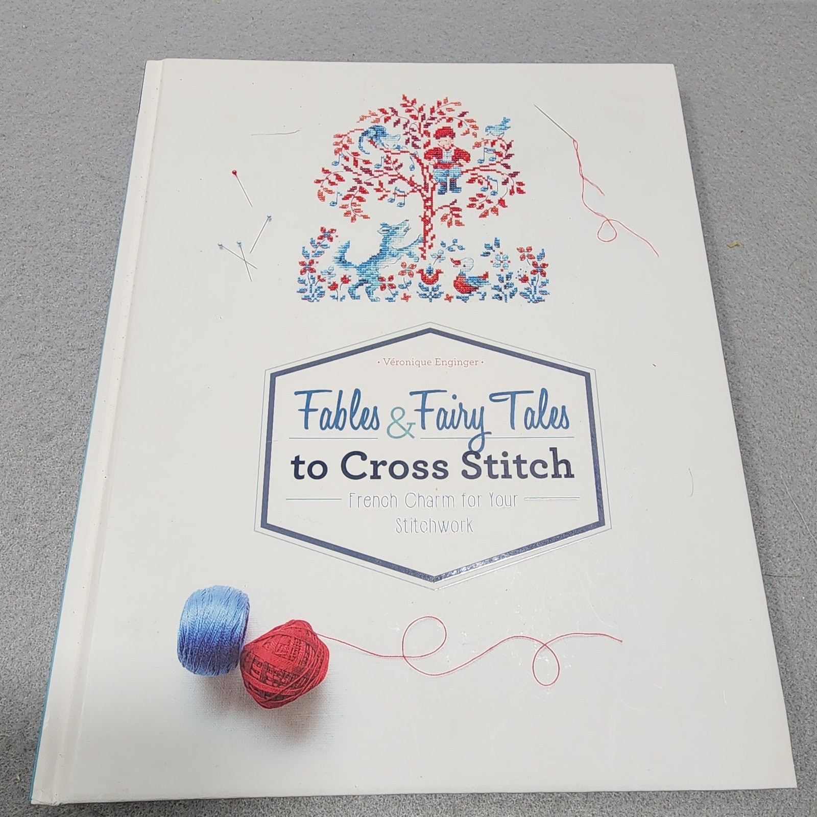 Fables & Fairy Tales To Cross Stitch: French Charm For Your Stitchwork Hardback