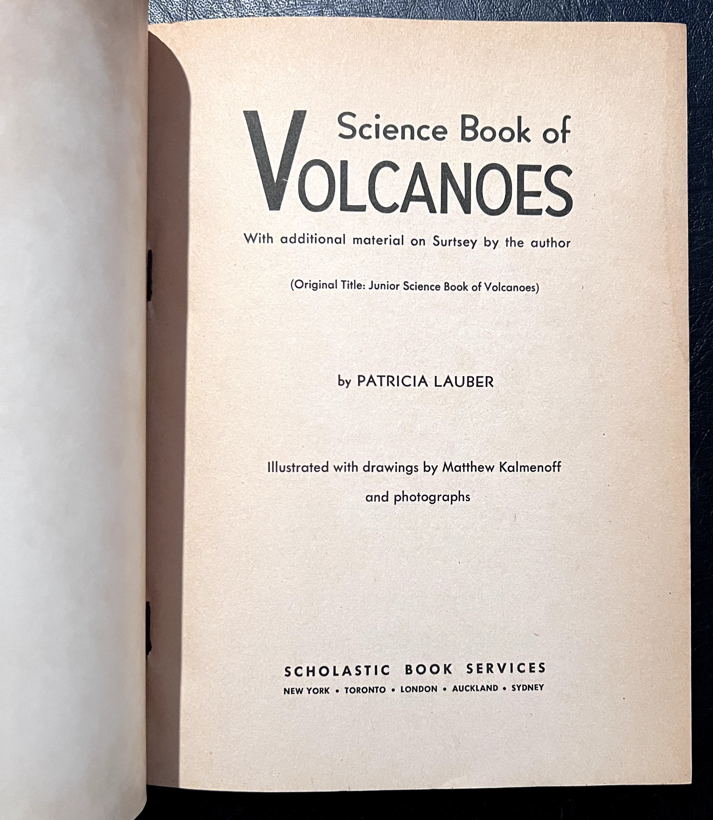 Science Book of Volcanoes – 1969 by Patricia Lauber – Scholastic TW1359