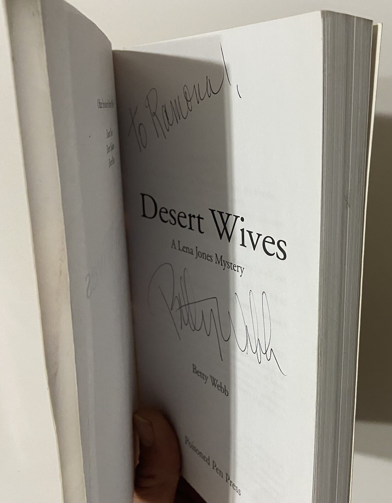 Desert Wives : Polygamy Can Be Murder by Betty Webb (2006 SIGNED 1st Paperback)