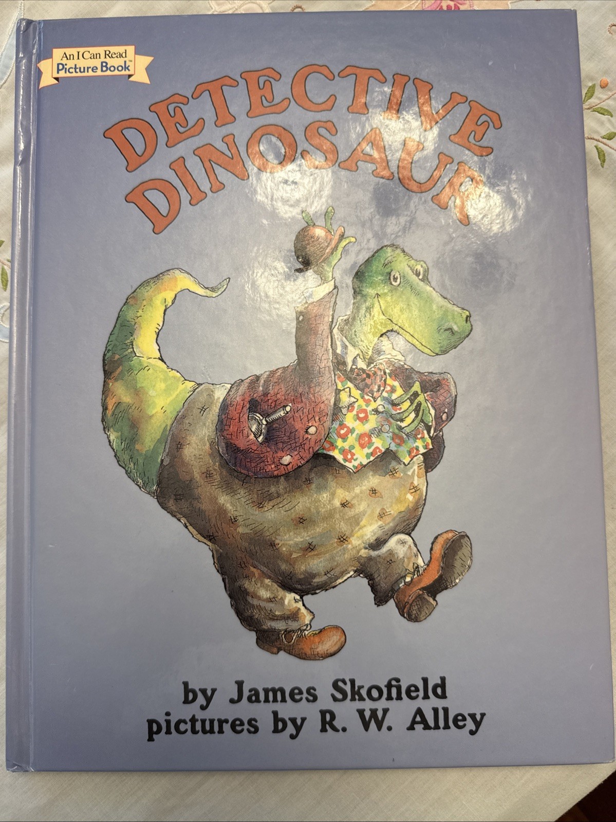 Detective Dinosaur – Hardcover By James Skofield