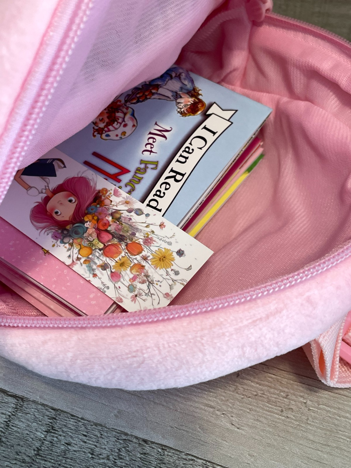 Girls I Can Read Phonics Meet Fancy Nancy 12 Books, Carry Pack & Book Marker