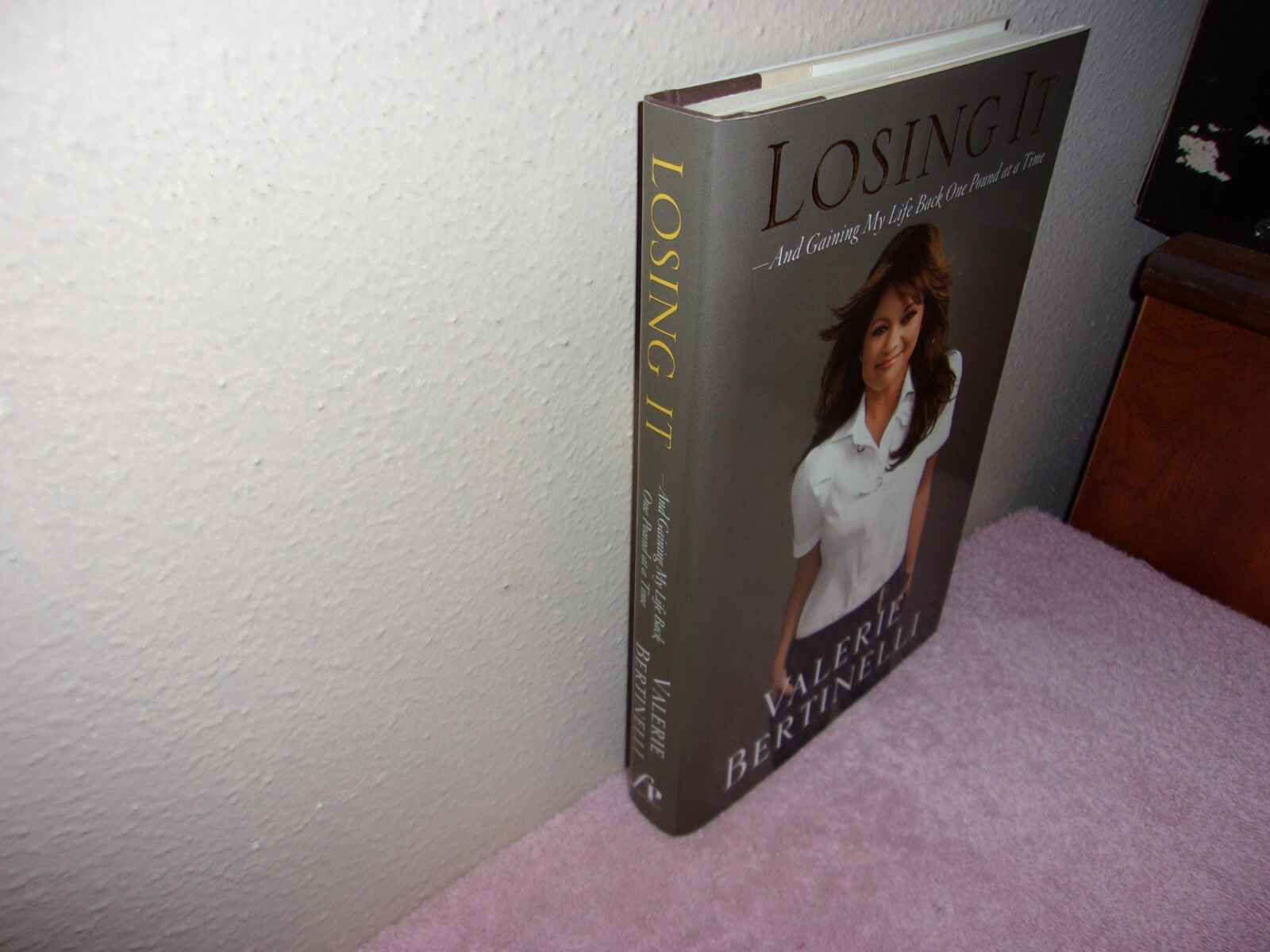 Losing It : And Gaining My Life Back One Pound at a Time by Valerie Bertinelli (