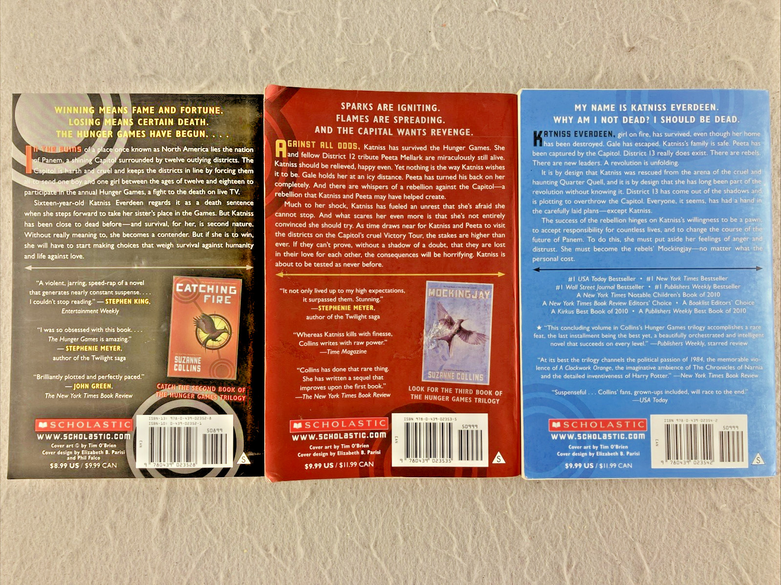 The Hunger Games Trilogy Paperback Boxed Set Suzanne Collins 1-3 / 3 Volumes