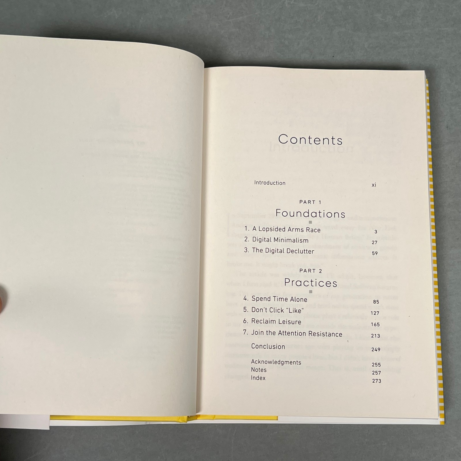Digital Minimalism: Choosing a Focused – Hardcover, by Newport Cal – VERY GOOD