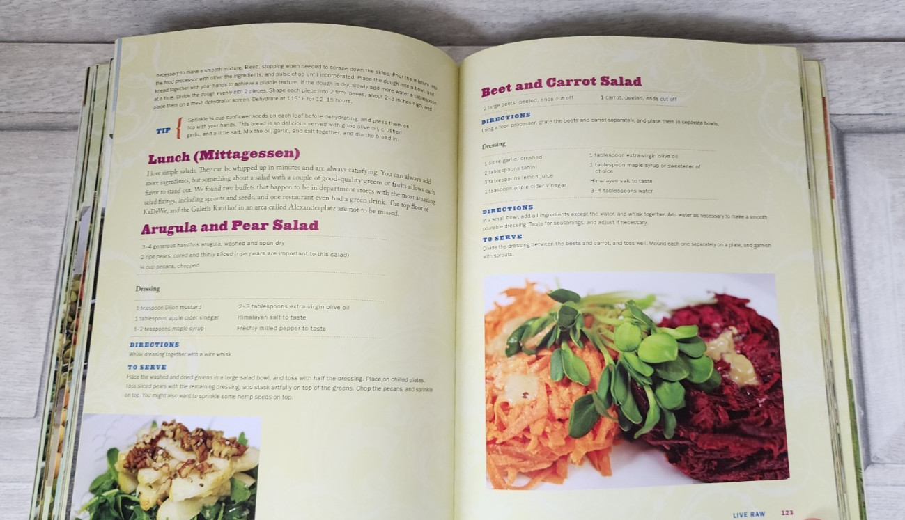 Live Raw Around the World recipes guide lifestyle paperback 2013 212 pages nice