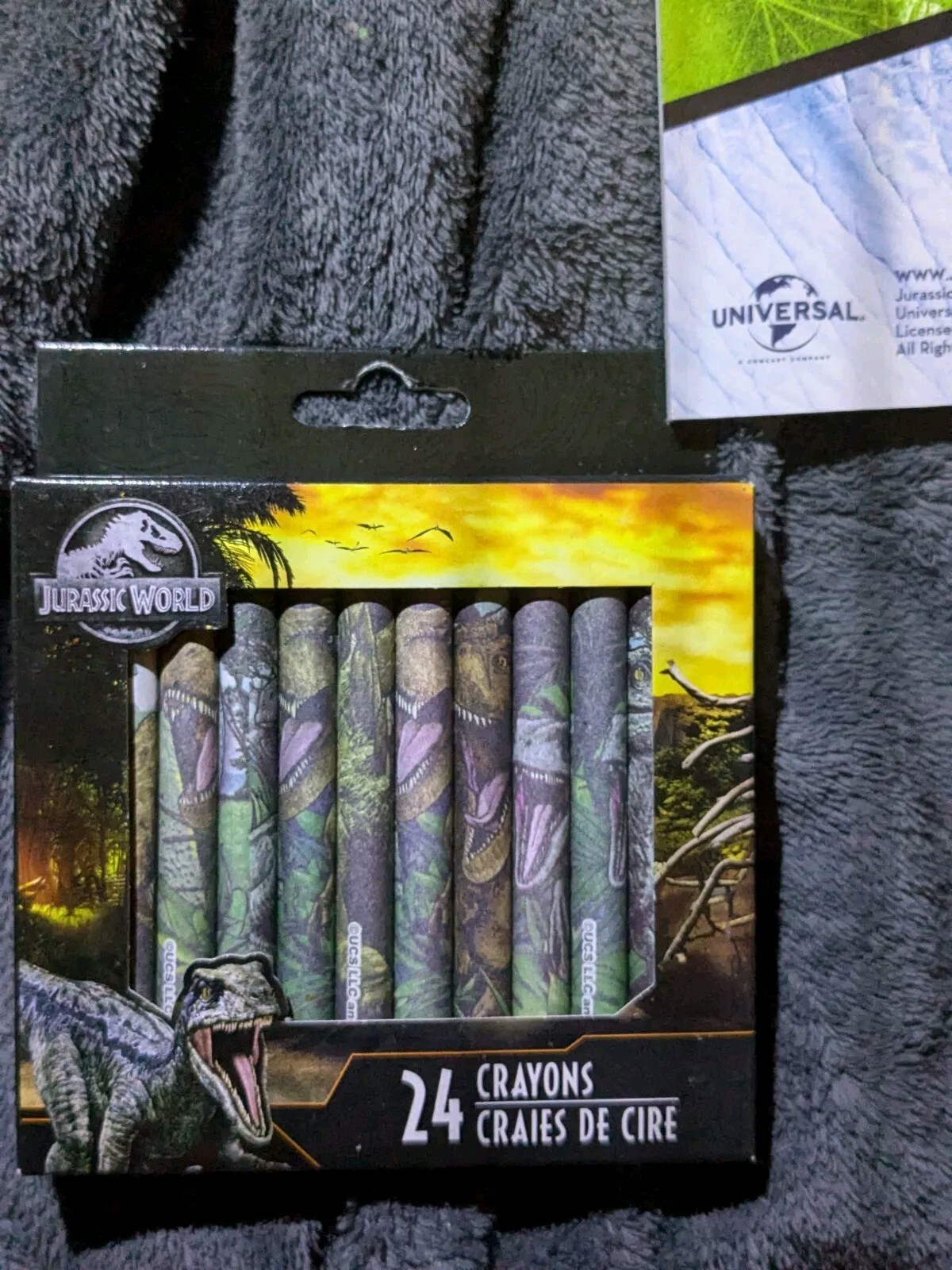 Jurassic World Coloring & Activity Book 80 pages! 2 Packs Of Crayons 8 Color Pen
