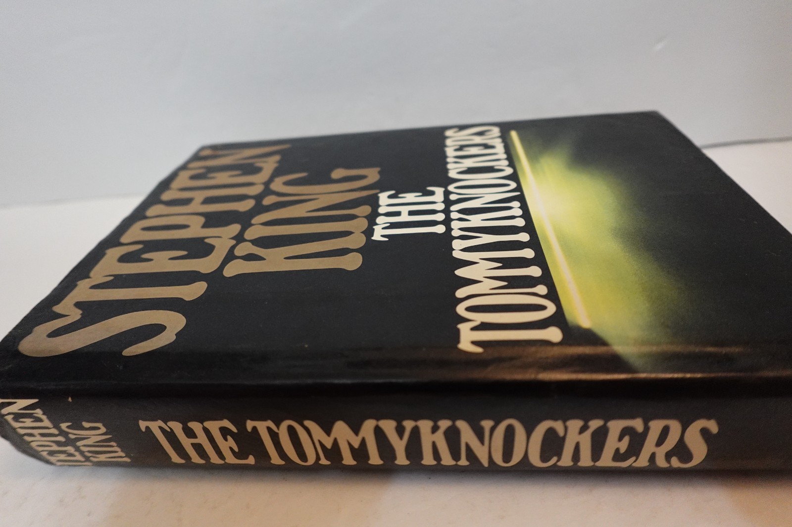 The Tommyknockers (by Stephen King) 1987 hardcover book