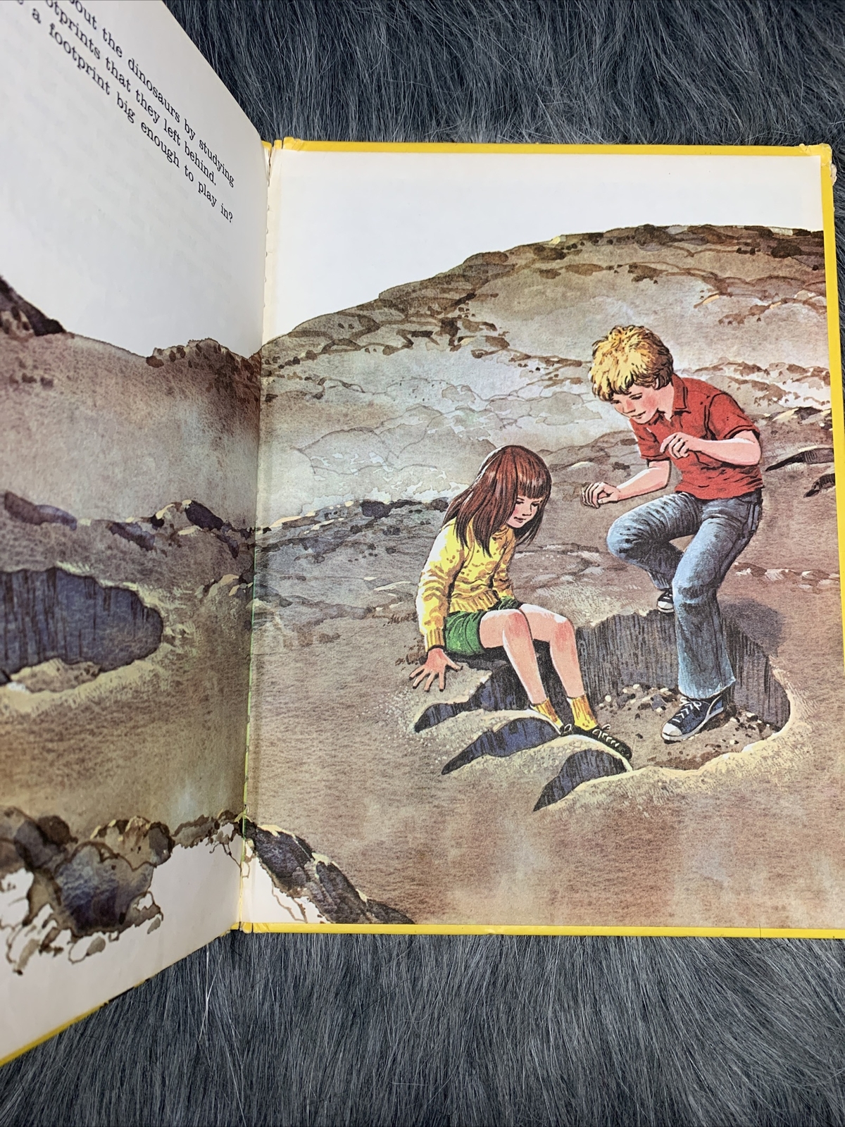 A Golden Book Dinosaurs Giants Of The Past By Eileen Daly C.1974 illust Rod Ruth