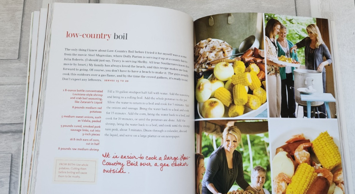 Home Cooking Trisha Yearwood paperback cookbook 2010 Southern recipes 223 pages
