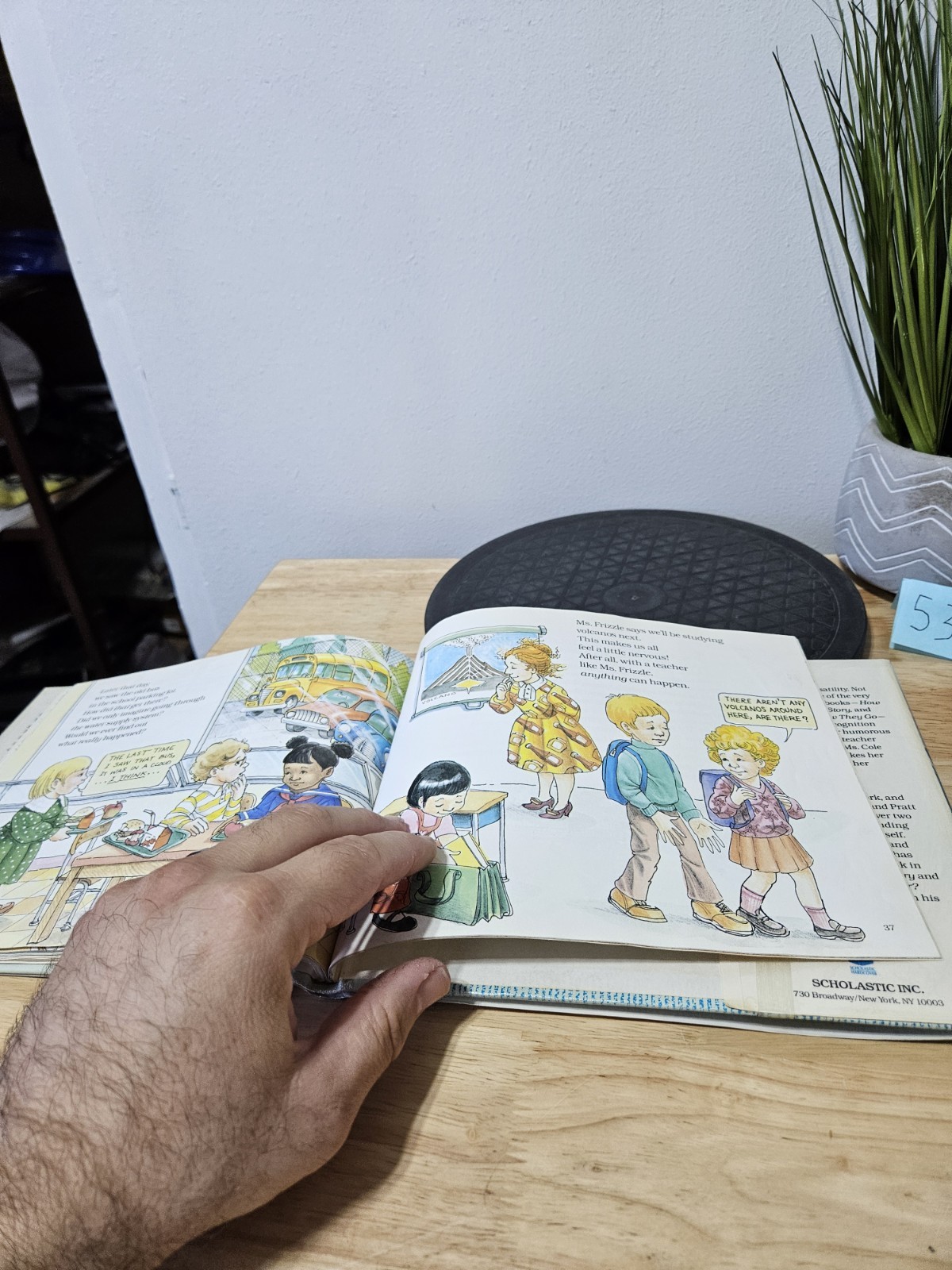 1986 The Magic School Bus at the Waterworks by Joanna Cole and Bruce Degen