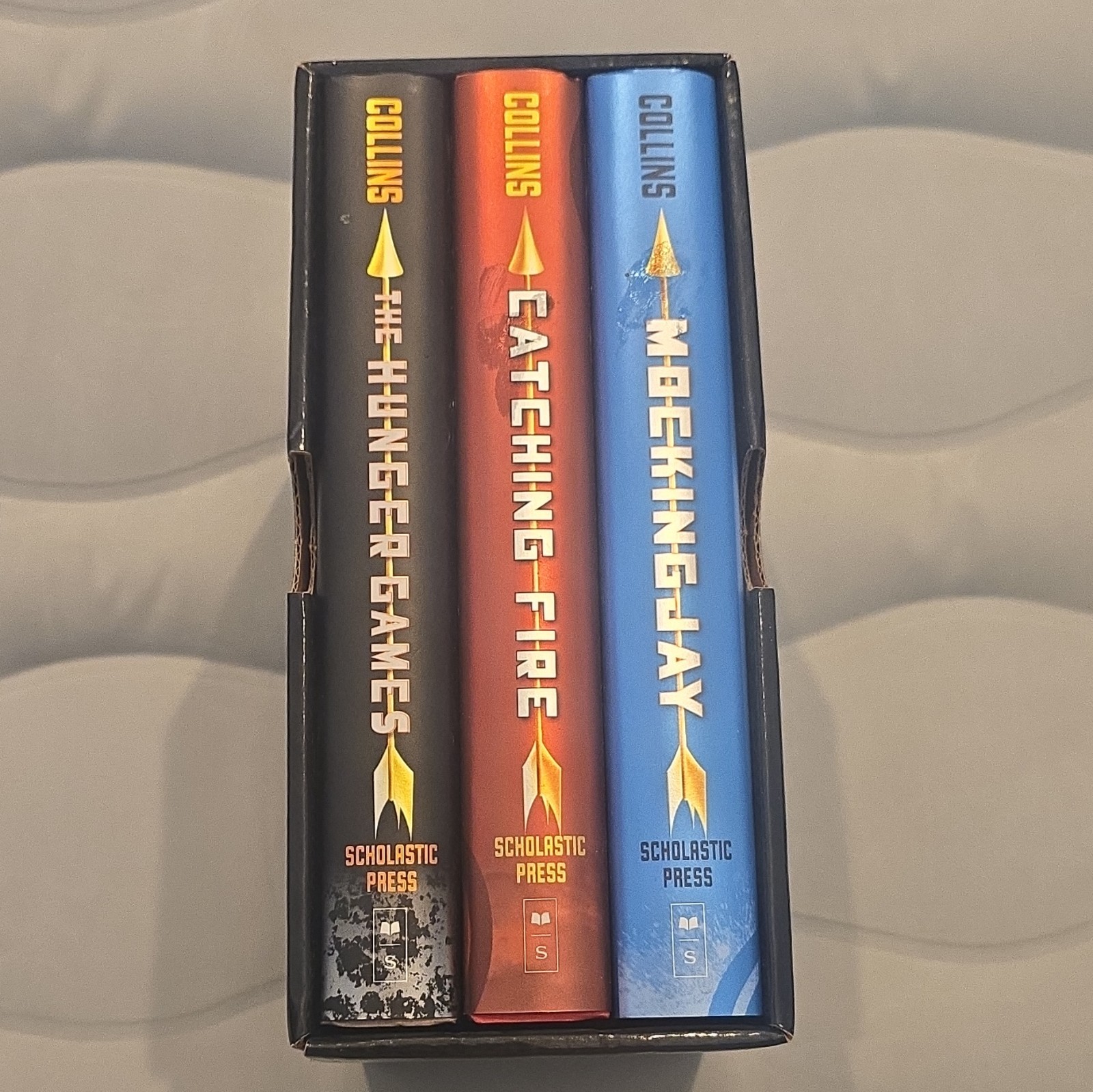Scholastic The Hunger Games Trilogy Box Set Suzanne Collins 2010 3 Books