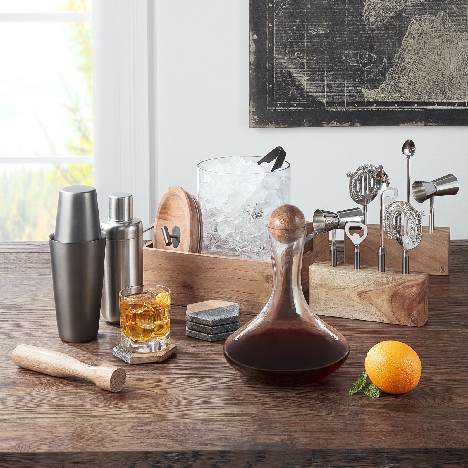 Elegant Glass Wine Decanter with Wooden Stopper – 85 Oz Capacity