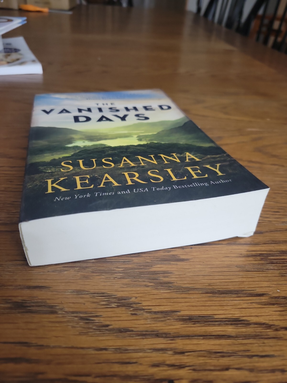 The Scottish Ser.: The Vanished Days by Susanna Kearsley (2021, Trade Paperback)