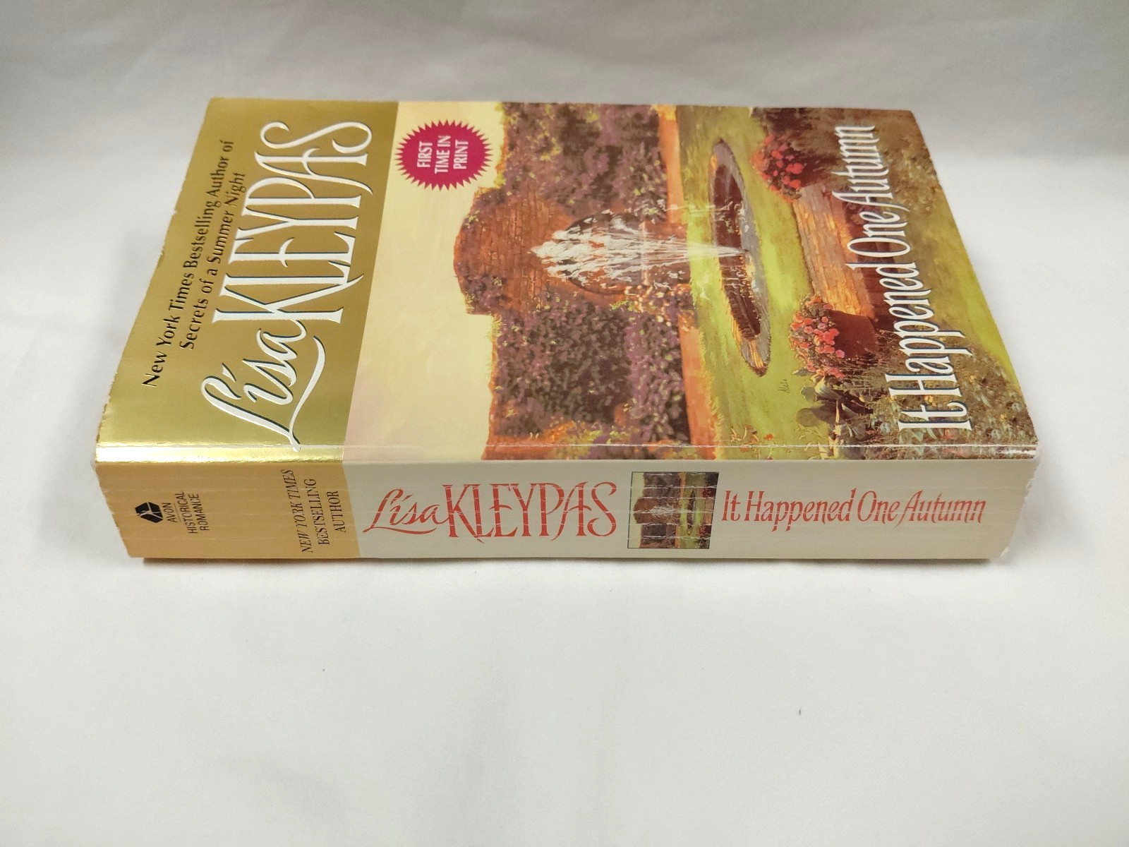 It Happened One Autumn by Lisa Kleypas PB w/ Stepback Wallflowers #2 Avon
