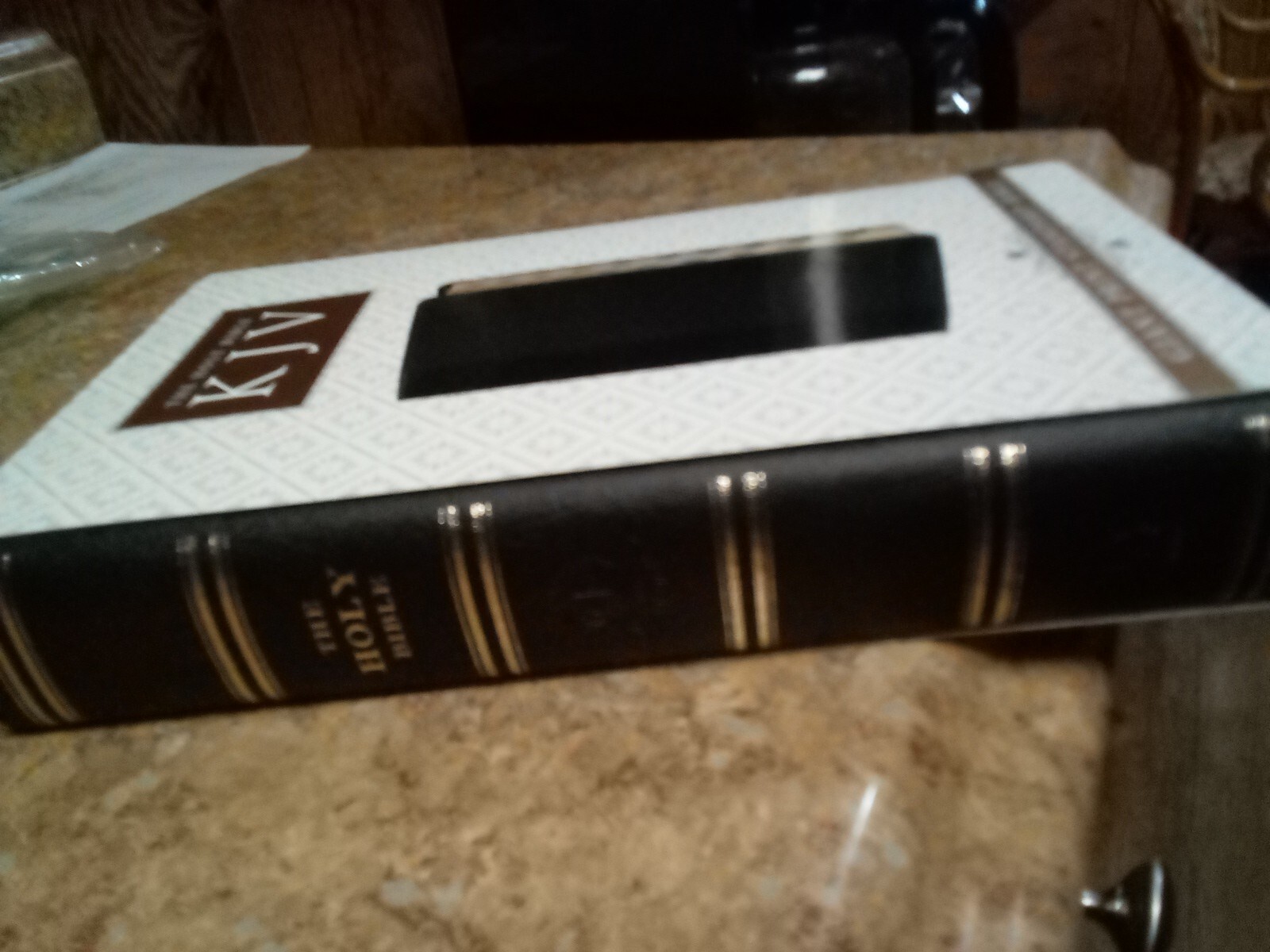 New KJV Giant Print Standard Size Bible with Thumb Index: Black faux leather
